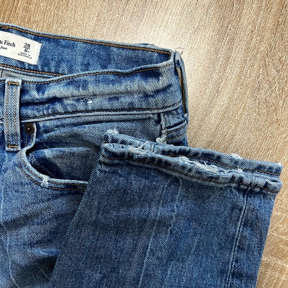 A&F High Rise Mom Jean - Picture 2 of 6